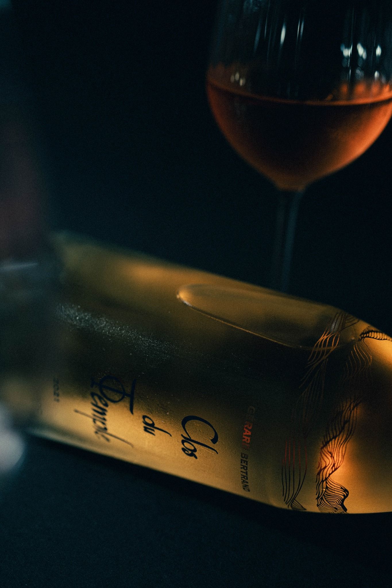 Una botella, una copa y el momento indicado. 🍷✨

A veces, solo hace falta elegir un buen vino para cambiar el ritmo del día.👇🔝
Encuentra los mejores vinos en nuestro sitio web www.vinosytapas.mx 🤩 y ¡Ven a disfrutarlos a @manarolawine 
📲¿Quieres realizar un pedido? Comunícate —> 55 227 28 637⁣
📦 Contamos con entregas de 24 a 48 hrs en CDMX

#vernazzavinos #vinotinto #vinoespumoso #vinosInternacionales #cdmx