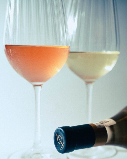 Dos copas, una buena compañía y una conversación que podría durar horas. 🥂

📲 Conoce nuestro catálogo por WhatsApp.👇🔝

Encuentra los mejores vinos en nuestro sitio web www.vinosytapas.mx 🤩 y ¡Ven a disfrutarlos a @manarolawine 
📲¿Quieres realizar un pedido? Comunícate —> 55 227 28 637⁣
📦 Contamos con entregas de 24 a 48 hrs en CDMX

#vernazzavinos #vinotinto #vinoespumoso #vinosInternacionales #cdmx  #vinoblanco #vinoespumosoblanco