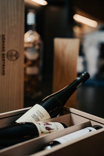 Nuevos destinos, nuevas etiquetas y muchas razones para descorchar algo especial. 🍷✨
Descubre la selección de vinos importados de Vernazza y encuentra opciones para cada ocasión.👇🔝
Encuentra los mejores vinos en nuestro sitio web www.vinosytapas.mx 🤩 y ¡Ven a disfrutarlos a @manarolawine
📲¿Quieres realizar un pedido? Comunícate —> 55 227 28 637
📦 Contamos con entregas de 24 a 48 hrs en CDMX
#vernazzavinos #vinotinto #vinoespumoso #vinosInternacionales #cdmx #vinoblanco #vinoespumosoblanco